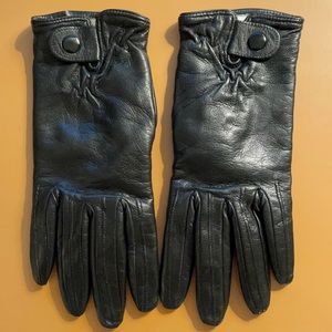 VINTAGE BURBERRY:  Buttery Soft Leather Gloves